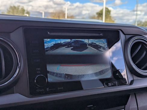 Used 2017 Toyota Tacoma TRD Off-Road w/ Tow Package image 21