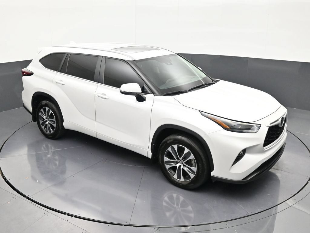 Used 2025 Toyota Highlander XLE FWD image 19