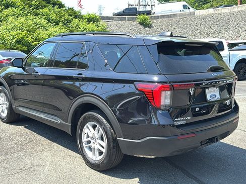 Used 2025 Ford Explorer Active AWD/4WD image 5