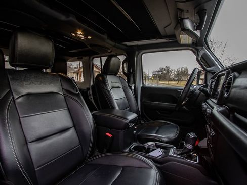 Used 2020 Jeep Wrangler Unlimited Sahara image 20