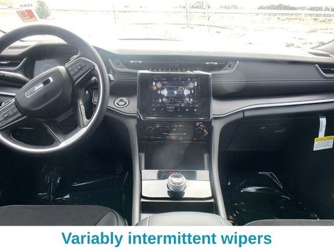 New 2025 Jeep Grand Cherokee L Altitude image 12