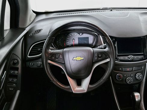 Used 2019 Chevrolet Trax LT w/ LT Convenience Package FWD image 17