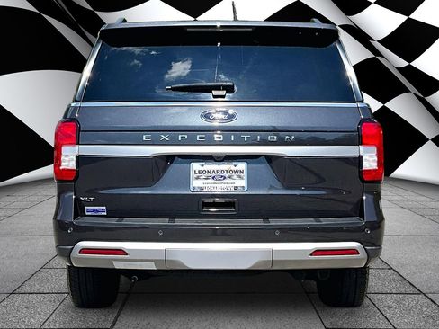 Used 2024 Ford Expedition XLT AWD/4WD image 4