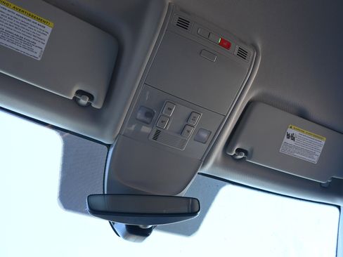 Used 2025 Volkswagen Taos SE image 29