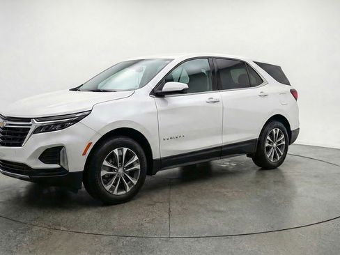 Used 2025 Chevrolet Equinox LT image 3