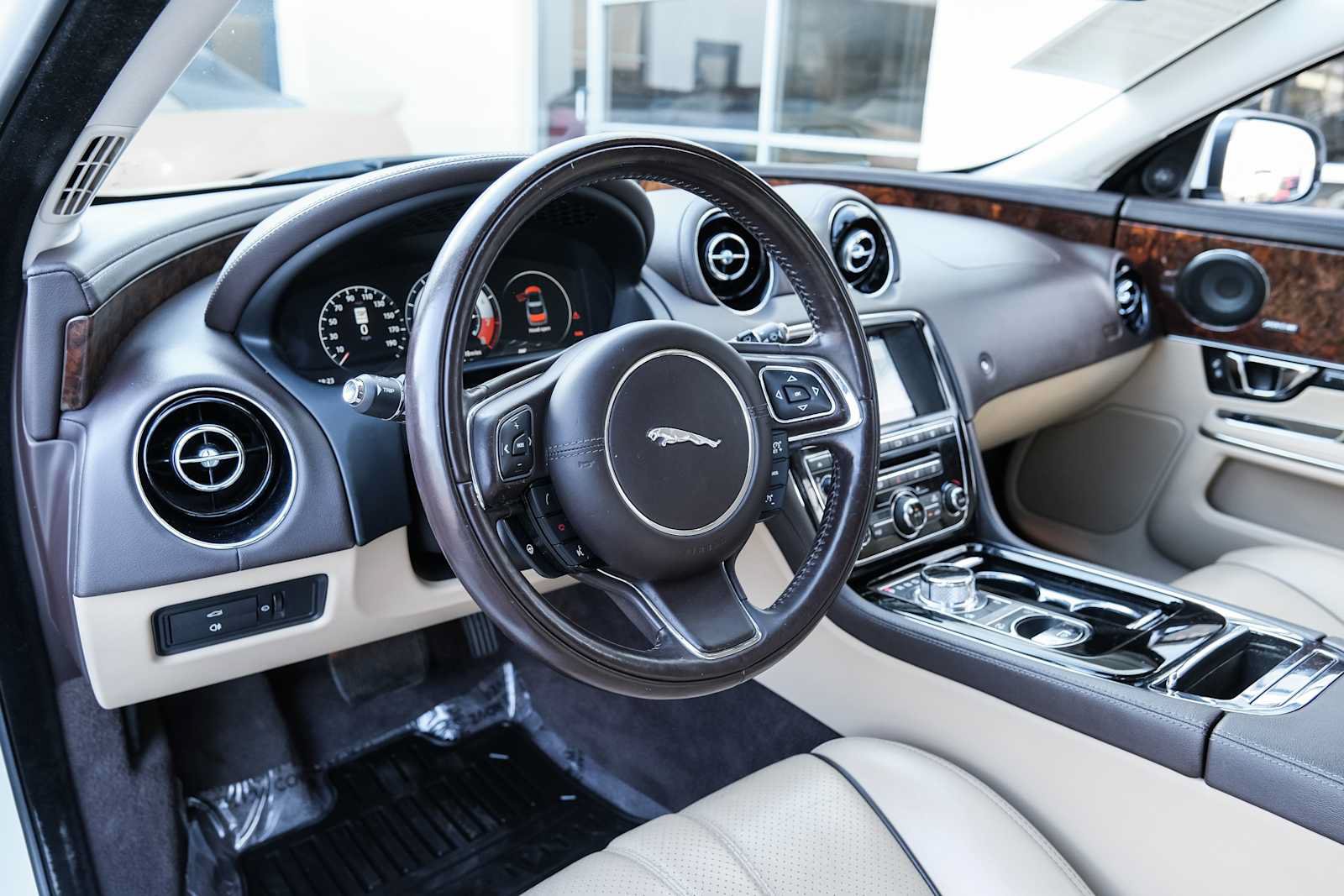 Used 2017 Jaguar XJ R-Sport RWD image 21