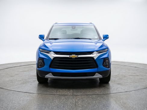 Used 2025 Chevrolet Blazer LT FWD image 2