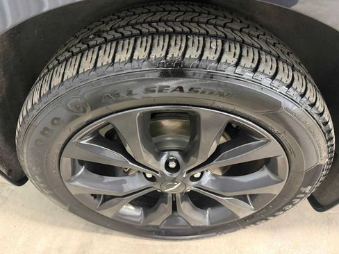 Used 2020 Chrysler Pacifica Limited FWD image 13