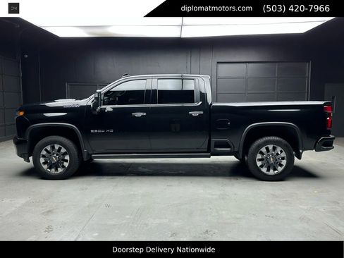 Used 2022 Chevrolet Silverado 2500 High Country w/ Z71 Off-Road Package image 3