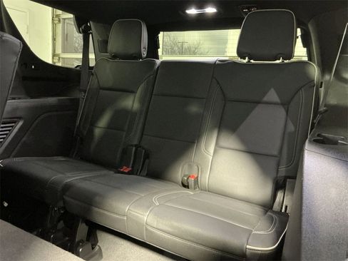 Used 2024 GMC Yukon SLT image 32