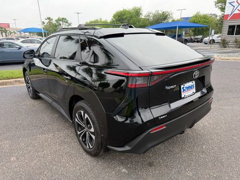 Used 2024 Toyota bZ4X XLE w/ Weather Package FWD image 4