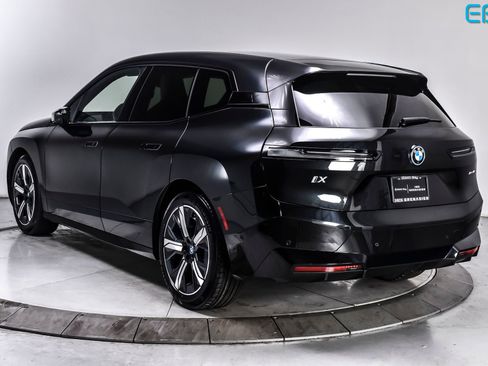 Used 2023 BMW iX xDrive50 w/ Sport Package AWD/4WD image 4