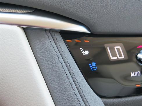 New 2026 Cadillac XT5 Premium Luxury w/ Driver Assist Package FWD image 17