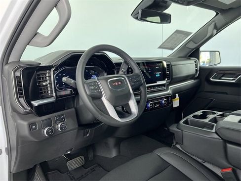 Certified 2025 GMC Sierra 1500 SLT image 10