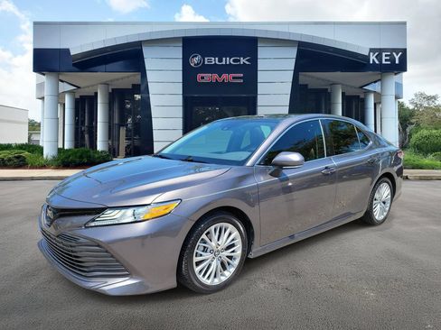 Used 2019 Toyota Camry XLE FWD image 2