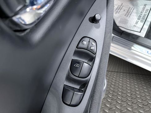 Used 2015 Nissan Leaf S w/ Charge Package FWD image 12