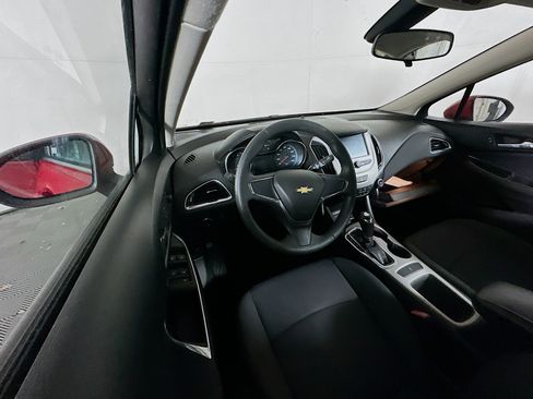 Used 2017 Chevrolet Cruze LS image 18