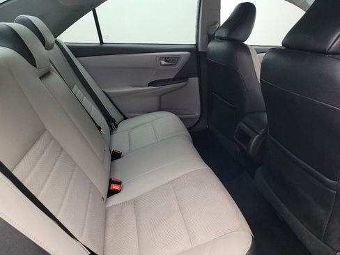 Used 2017 Toyota Camry SE image 19