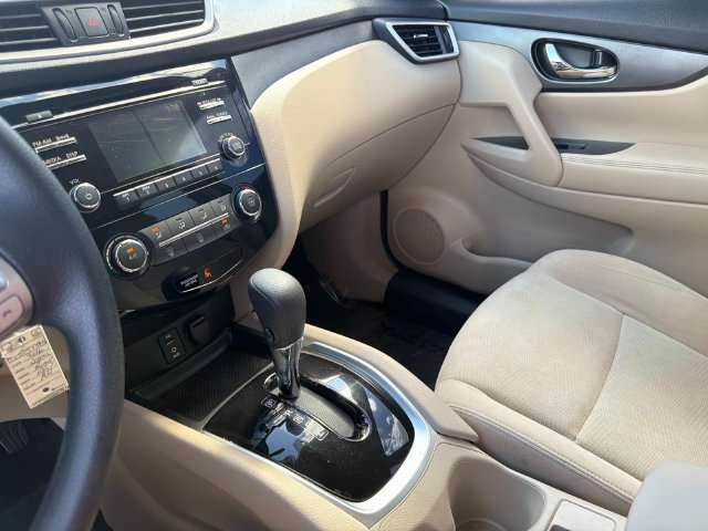 Used 2016 Nissan Rogue S w/ Appearance Package FWD image 19