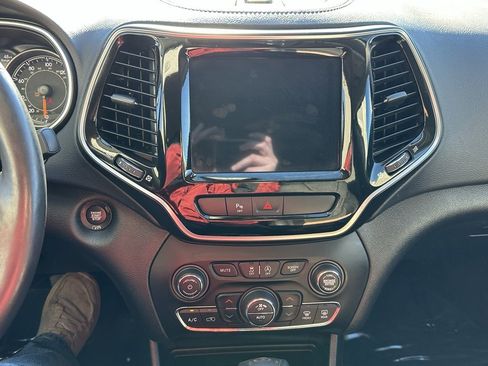 Used 2020 Jeep Cherokee Limited image 30