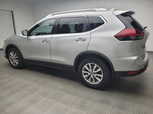 Used 2018 Nissan Rogue SV image 3