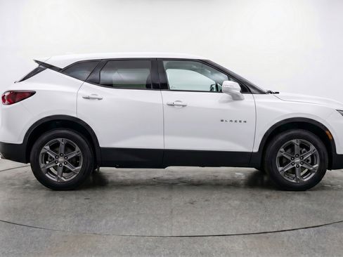 Used 2025 Chevrolet Blazer LT FWD image 11