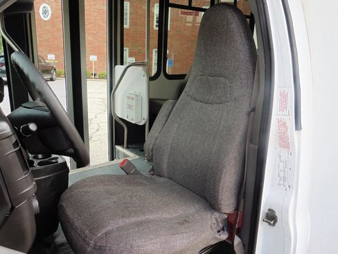 Used 2014 Chevrolet Express 4500 w/ Shuttle Bus Package image 15