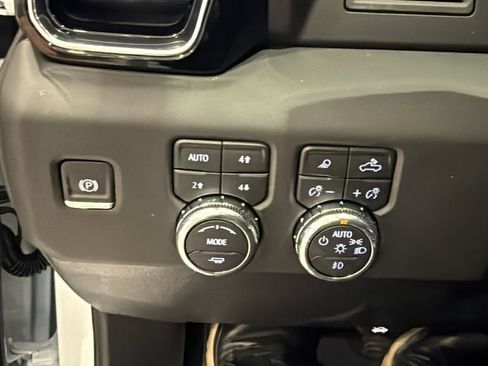 New 2026 GMC Sierra 3500 Denali AWD/4WD image 32
