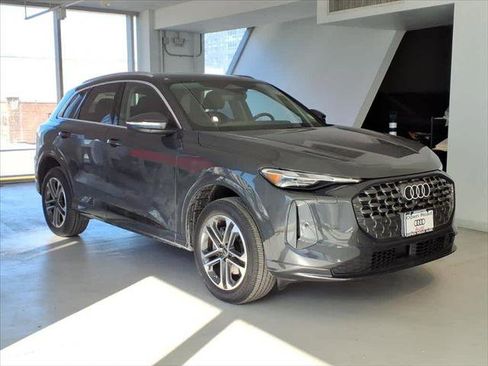 Certified 2025 Audi Q5 Premium w/ Convenience Package image 3
