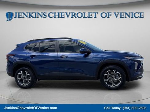 Certified 2024 Chevrolet Trax LT w/ LT Convenience Package FWD image 2