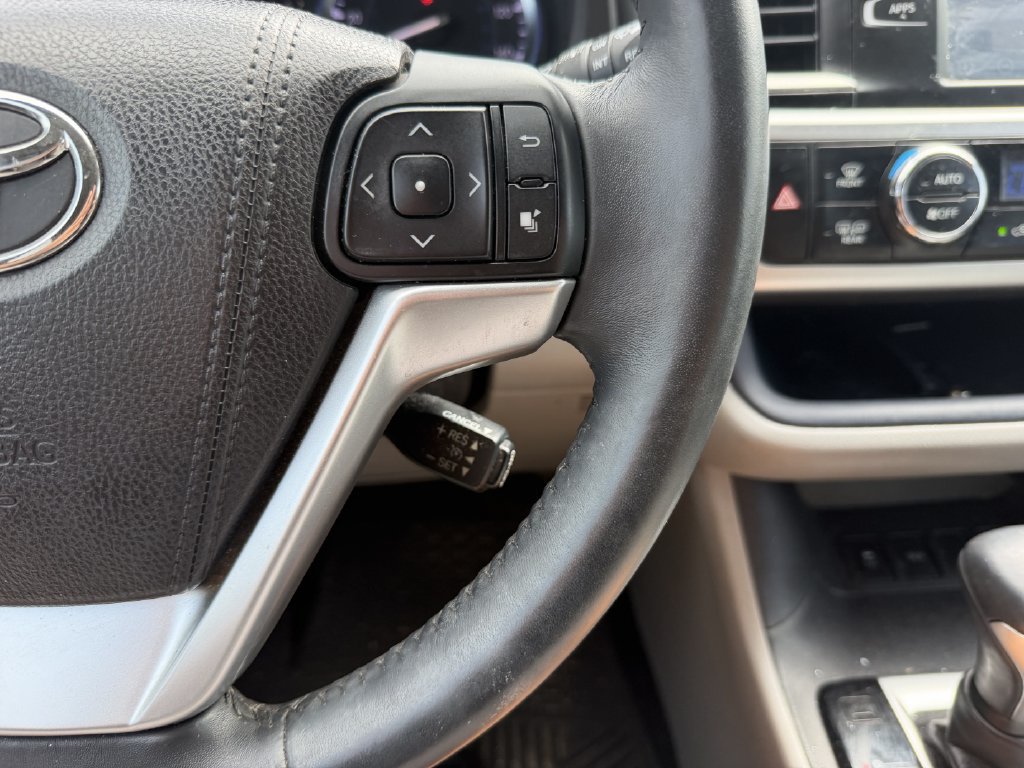 Used 2016 Toyota Highlander XLE FWD image 16