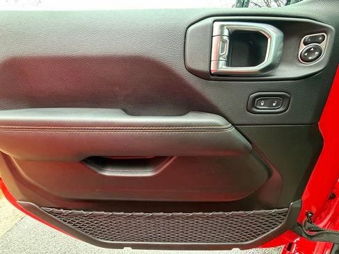 Certified 2025 Jeep Wrangler Sahara 4xe w/ Safety Group image 29