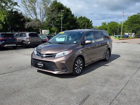 Used 2018 Toyota Sienna LE AWD/4WD image 4