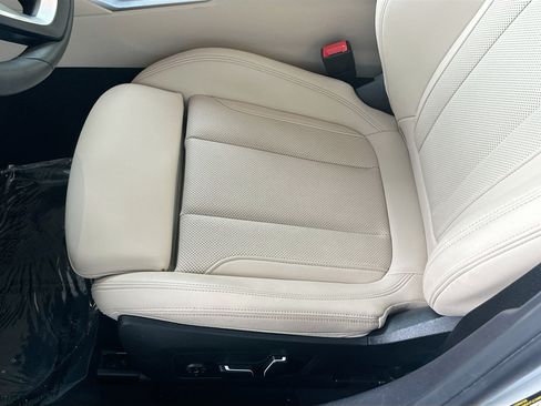 Certified 2024 BMW 330i Sedan w/ Convenience Package RWD image 19