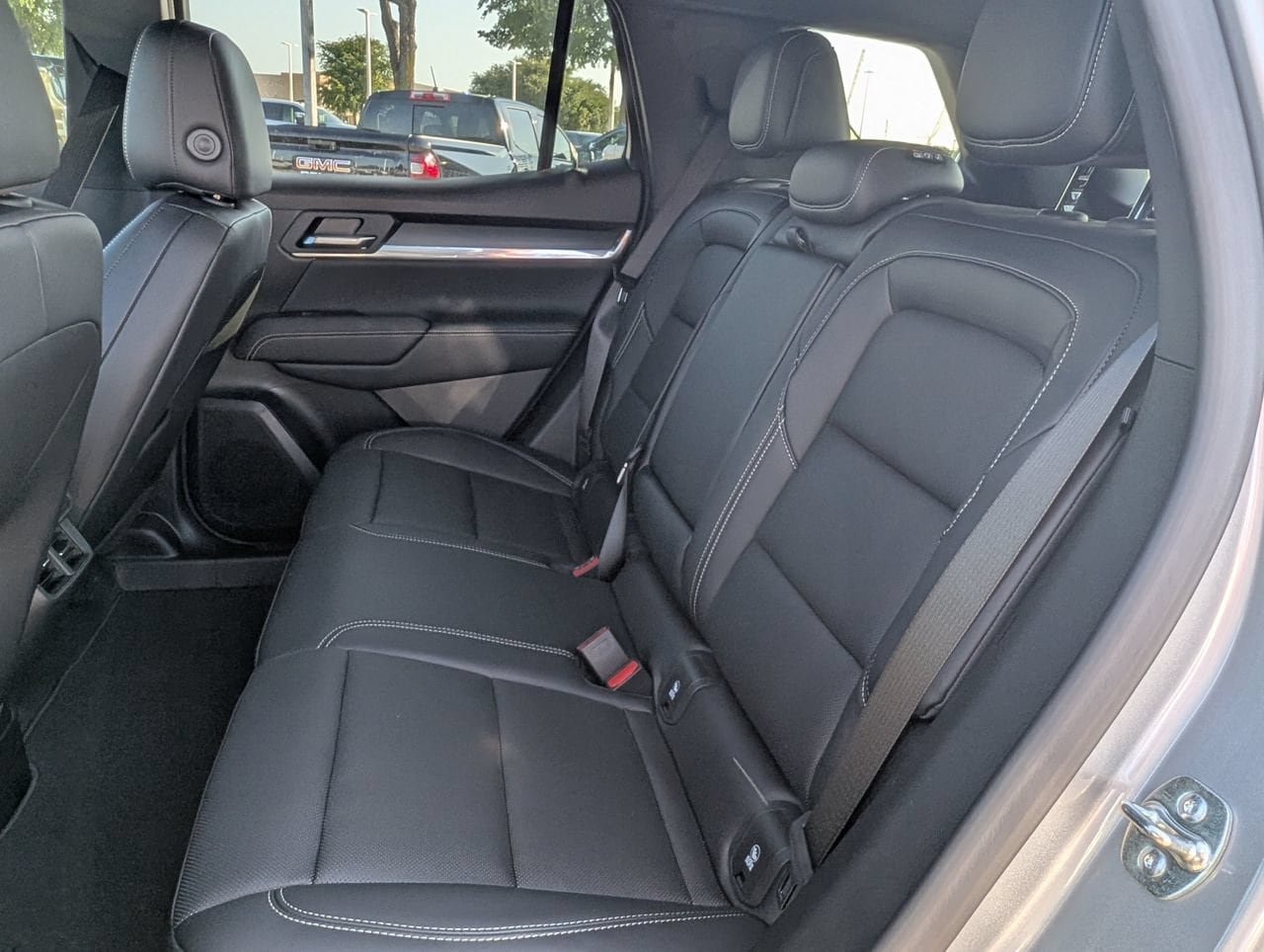 New 2027 GMC Terrain Elevation w/ Elevation Premium Package FWD image 12