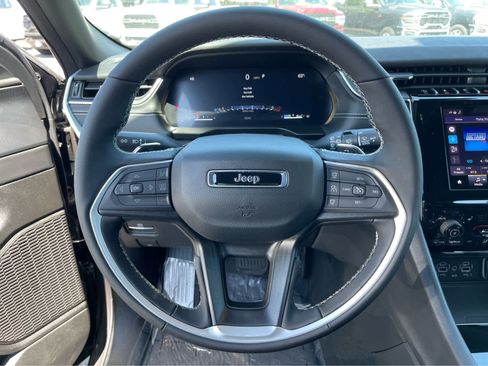 New 2025 Jeep Grand Cherokee L Altitude image 30