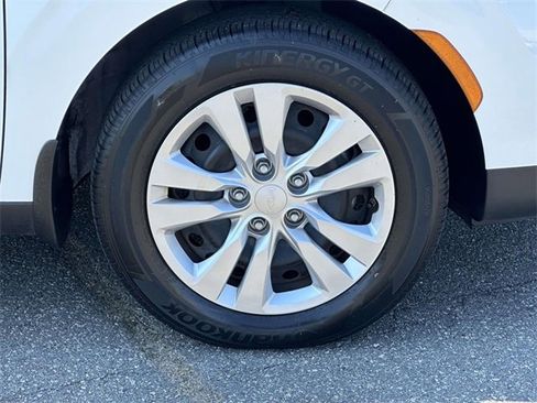 Certified 2022 Kia Soul LX image 9