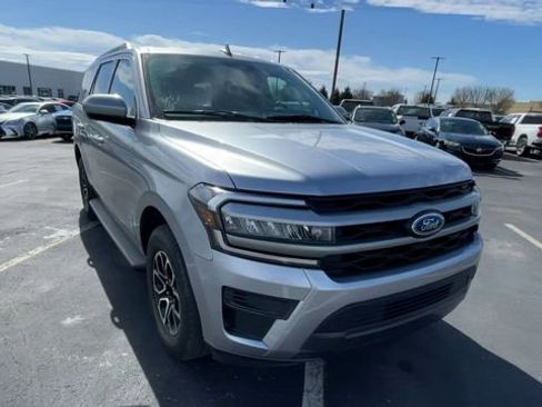 Used 2022 Ford Expedition XLT image 4