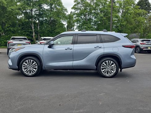 Used 2024 Toyota Highlander Platinum AWD/4WD image 6