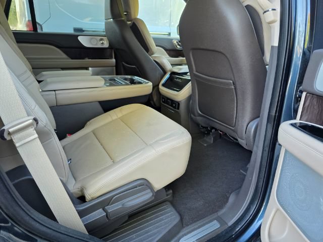 Used 2022 Lincoln Navigator Reserve AWD/4WD image 12