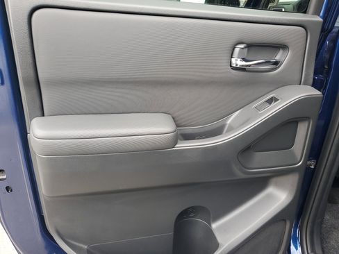 Used 2022 Nissan Frontier SV w/ Technology Package image 28