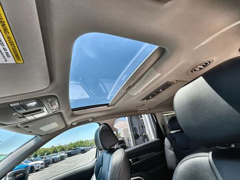 Used 2024 Kia Telluride EX w/ EX Captain's Chair Package AWD/4WD image 32