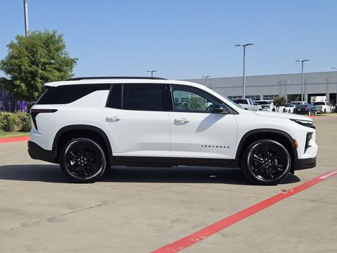 New 2027 Chevrolet Traverse LT w/ Midnight/Sport Edition FWD image 7