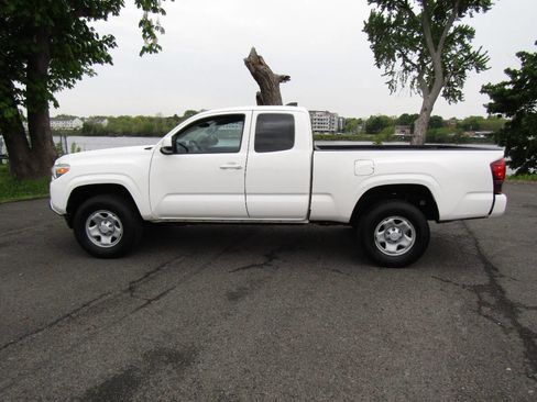 Used 2021 Toyota Tacoma SR RWD image 4