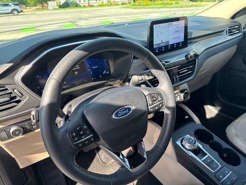 Used 2020 Ford Escape Titanium AWD/4WD image 12