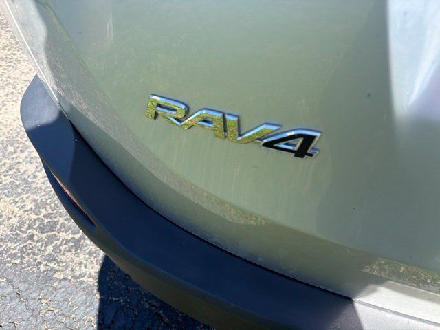 Used 2015 Toyota RAV4 LE AWD/4WD image 7