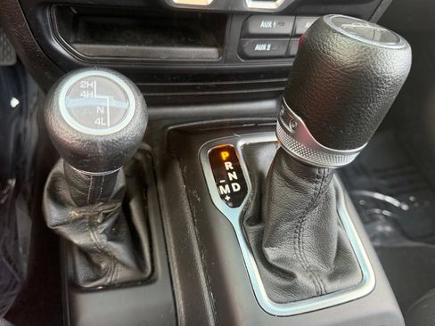Used 2023 Jeep Gladiator Sport AWD/4WD image 28