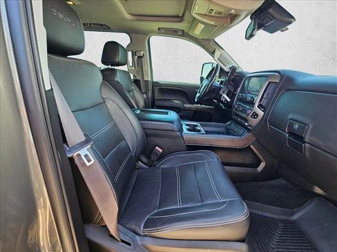 Used 2017 GMC Sierra 2500 Denali w/ Duramax Plus Package AWD/4WD image 18