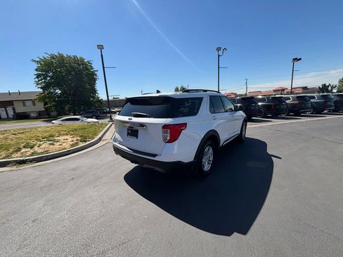 Used 2021 Ford Explorer XLT w/ Equipment Group 202A image 4