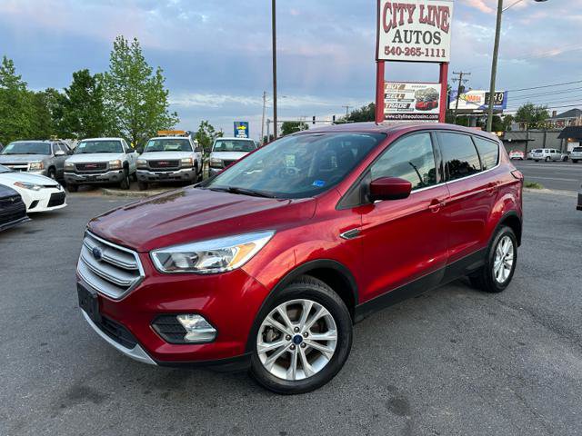 Used 2019 Ford Escape SE FWD image 1
